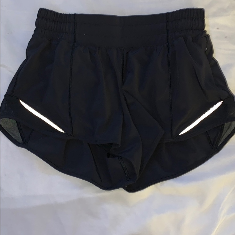 black lululemon hotty hot shorts